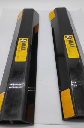 Maxxhaul 51035 18 Inch Heavy Duty Parking Stoppers 2-pack For Cars Suvs And Trucks